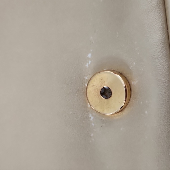 Amanda Smith Quilted Cream Crossbody with Gold Chain Strap - Picture 6 of 7